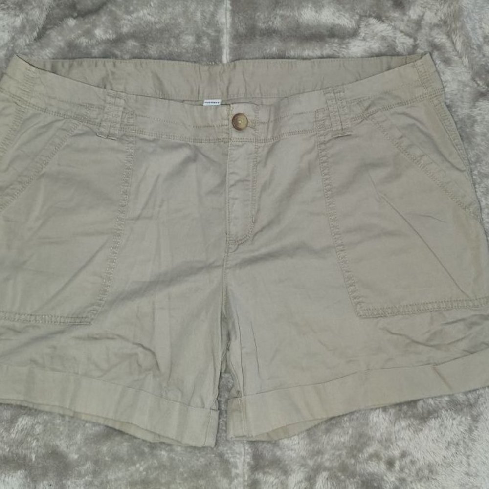 Old Navy Ladies' Khaki walking shorts in size 16, waist 38"